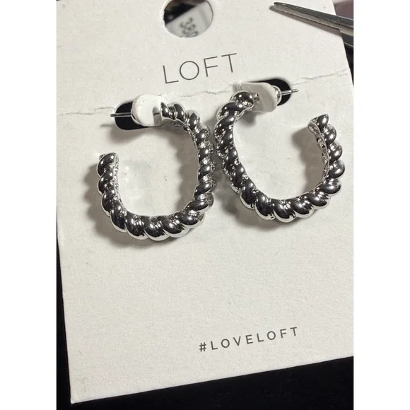 NEW Ann Taylor LOFT Twist Open Hoop Stud Earrings Gold Tone Oval 1 Inch - Picture 4 of 6